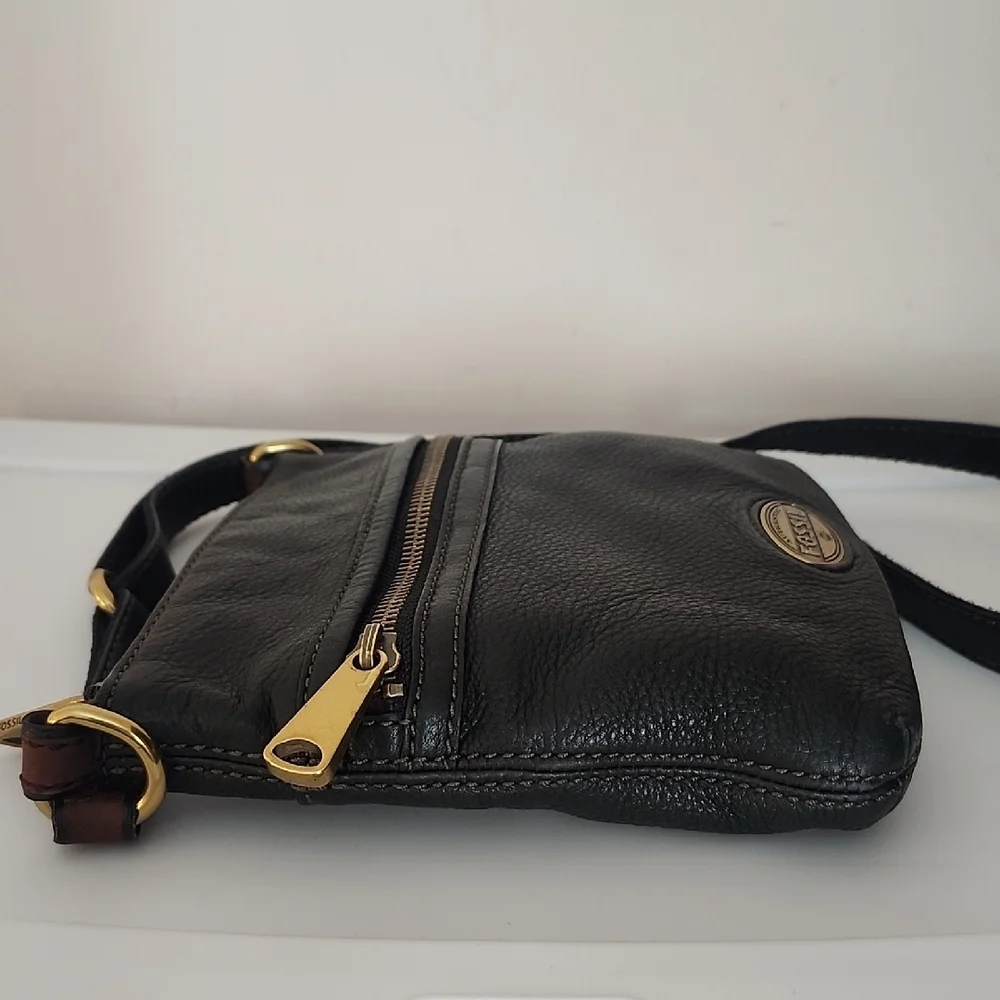 Fossil Explorer Leather Crossbody w/Free Fossil Wallet